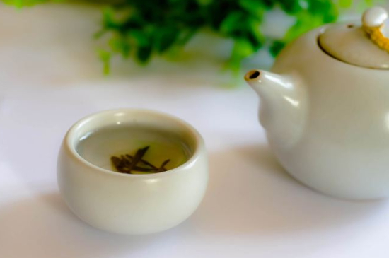 綠茶碧螺春怎么泡簡(jiǎn)易步驟，沖泡碧螺春的十二步驟口訣