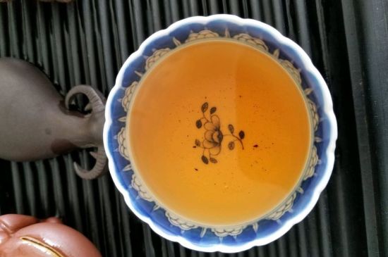 大紅袍第一泡要倒掉嗎，洗茶水需倒掉但第一泡出湯