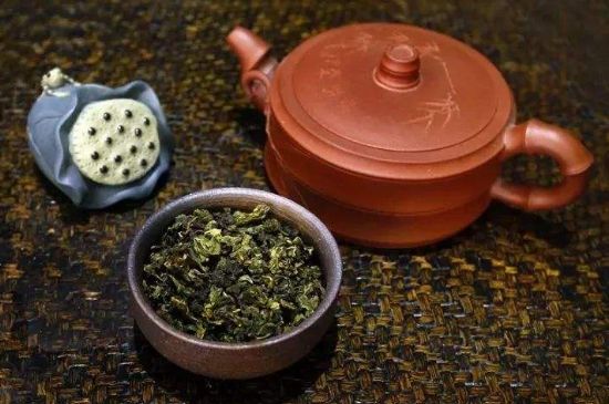泡大紅袍、肉桂和水仙可以用一個(gè)紫砂壺嗎，可以摻一起沖泡么？