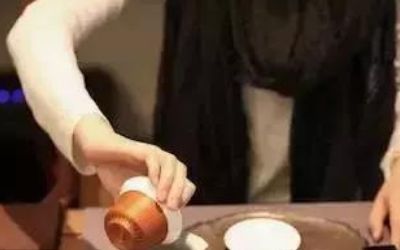 三才蓋碗的正確拿法，三才蓋碗抓碗法圖解