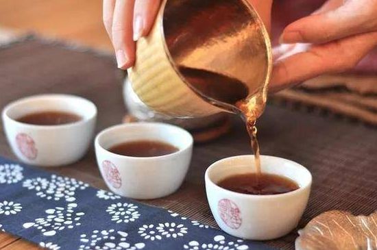 喝茶茶桌上的禮儀有哪些，泡茶待客十大禮儀不可不做！