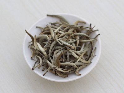 白茶品質(zhì)如何區(qū)分，白茶的優(yōu)劣質(zhì)量辨別方法