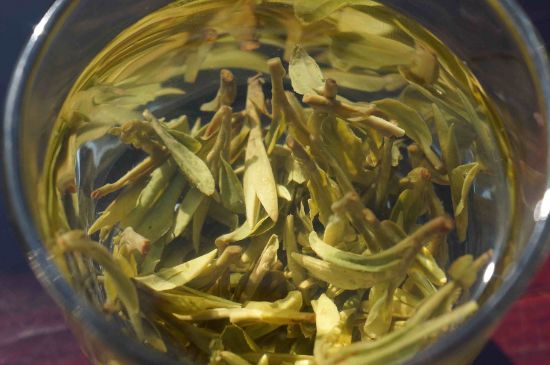 安吉白茶冷藏好還是冷凍好？這個需要根據(jù)存放時間來選擇