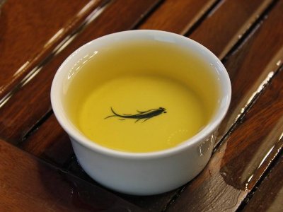 如何通過茶湯辨別好茶，<a href=http://www.mafuwang.com/fenlei/ target=_blank class=infotextkey>六大茶類</a>茶湯顏色標準