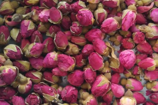 玫瑰花茶的功效與作用，堅(jiān)持喝一個(gè)月玫瑰花茶會(huì)怎樣？