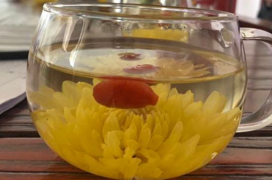 晚上可以喝菊花茶泡水嗎，睡覺前能不能喝菊花茶？