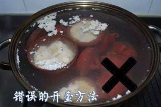開壺放豆腐是錯誤的，新買的紫砂壺正確開壺建議