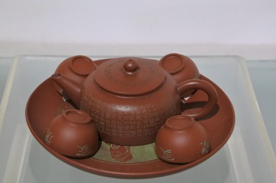 正宗紫砂壺多少錢一套，一套正宗<a href=http://www.mafuwang.com/chaju/zisha/ target=_blank class=infotextkey>宜興紫砂壺</a>什么價(jià)格