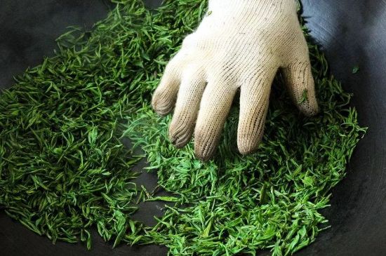 龍井茶炒茶葉怎么炒出好茶色，茶葉怎樣做出來最綠？