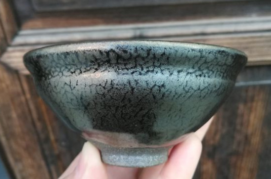 怎么鑒別建盞化學(xué)釉，真假建盞的對(duì)比與辨別