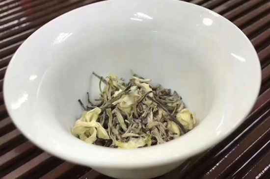 女孩喝茉莉茶的好處，茉莉茶葉的功效與禁忌