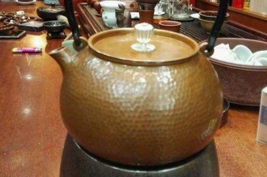 用銅壺?zé)惺裁唇?，銅壺煮水的兩大忌諱和好處