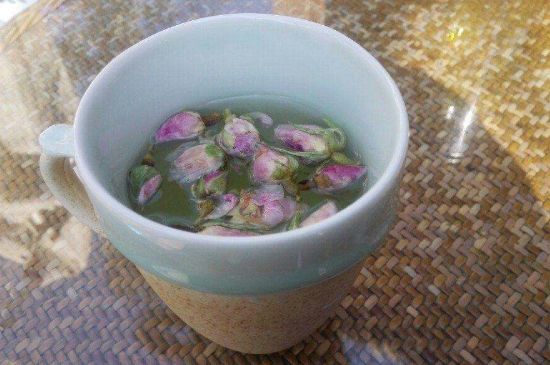 玫瑰花泡茶祛斑要多久見效，喝玫瑰花茶多久能祛斑？