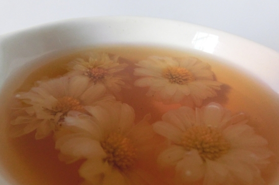 喝菊花茶有什么效果，女人長(zhǎng)期喝菊花茶好嗎？