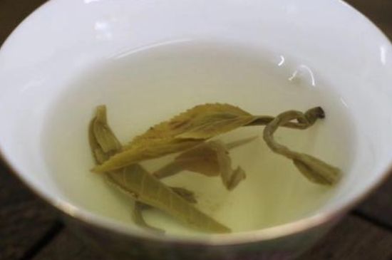 茉莉龍珠泡開后為什么都是梗，茉莉龍珠泡開后什么樣？