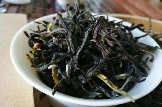 鴨屎香單叢雪片茶的特點(diǎn)，鳳凰雪片茶有什么特點(diǎn)？