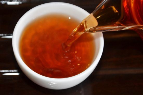 茯磚茶與普洱茶哪個(gè)好，茯茶和普洱茶口味區(qū)別