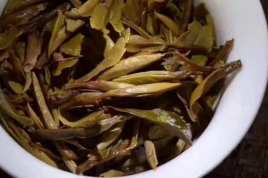 老白茶上火還是去火？夏季喝煮的老白茶會容易上火！