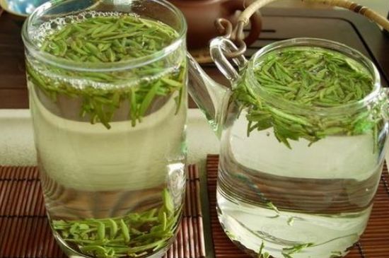 竹葉青和雀舌哪個(gè)貴，竹葉<a href=http://www.mafuwang.com/fenlei/wulongcha/ target=_blank class=infotextkey>青茶</a>貴嗎？