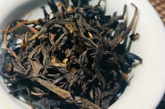長(zhǎng)期喝巖茶會(huì)上火嗎？巖茶這樣喝了容易上火！