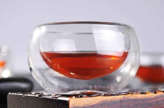 紅茶放置10年還能喝嗎，多年過期紅茶居然還能喝？