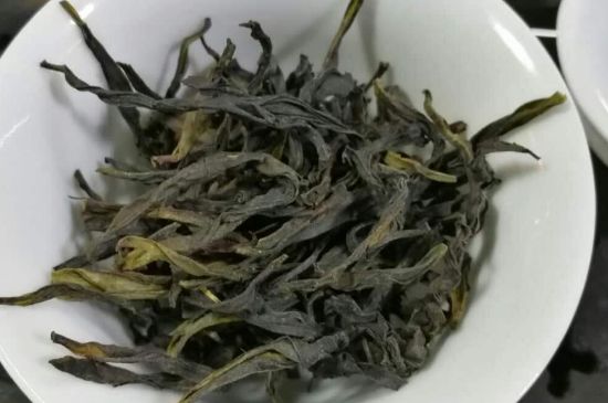 蜜蘭香和鴨屎香區(qū)別，鳳凰單樅鴨屎香vs蜜蘭香圖片對比