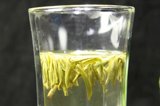 竹葉青茶泡不立起來怎么回事，竹葉青茶怎么泡立起來