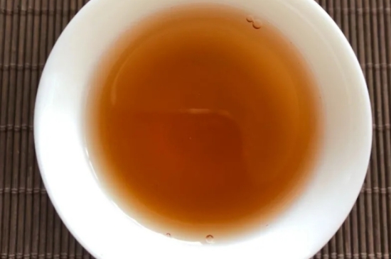 老白茶上火還是去火？夏季喝煮的老白茶會容易上火！