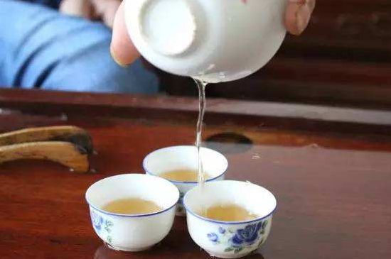 鴨屎香單叢雪片茶的特點(diǎn)，鳳凰雪片茶有什么特點(diǎn)？
