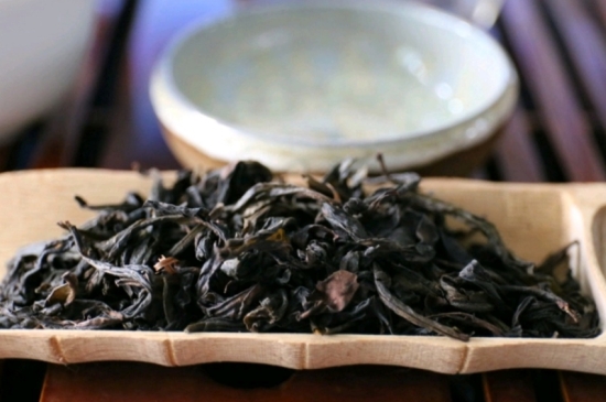 長(zhǎng)期喝巖茶會(huì)上火嗎？巖茶這樣喝了容易上火！