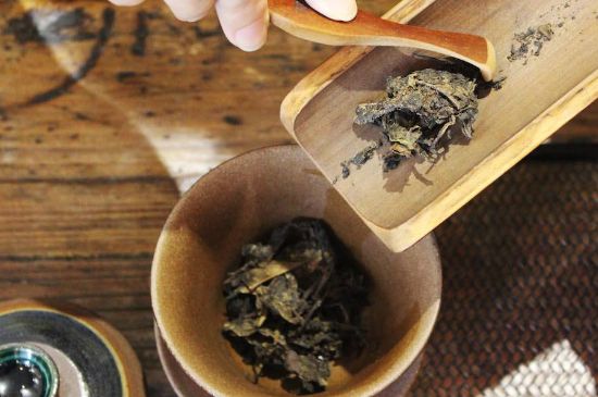 茯磚茶與普洱茶哪個(gè)好，茯茶和普洱茶口味區(qū)別