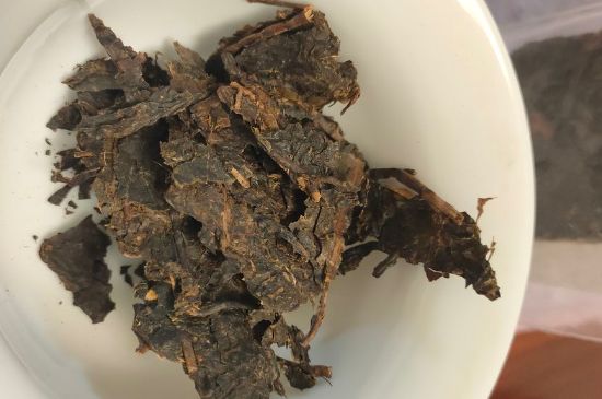 一天什么時(shí)候喝黑茶最好，喝黑茶一天最佳時(shí)間和季節(jié)