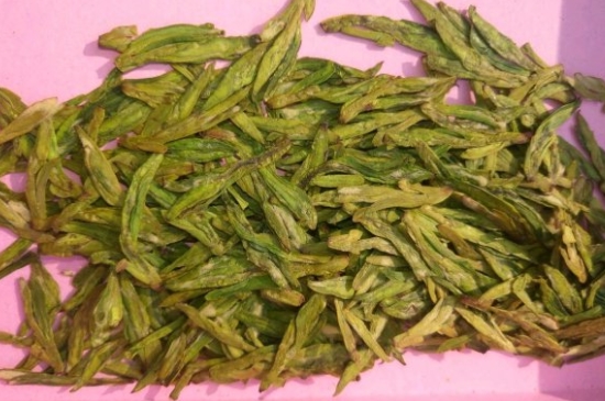 西湖龍井新茶和陳茶的區(qū)別，怎么區(qū)分龍井新茶和舊茶？