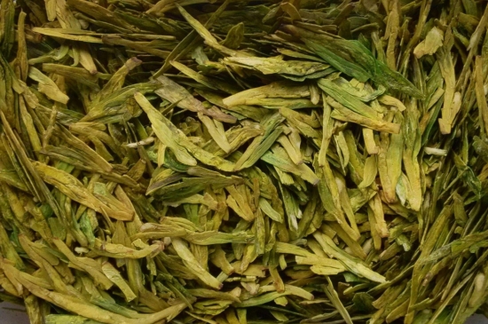 西湖龍井茶毫和發(fā)霉區(qū)別圖片，長霉的龍井茶葉會(huì)是什么樣？