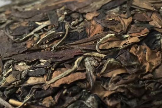 福鼎白茶要喝老的嗎，為什么喝白茶要喝老茶存新茶？