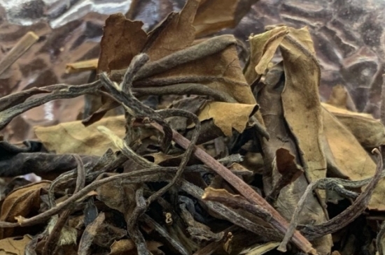 老白茶上火還是去火？夏季喝煮的老白茶會容易上火！