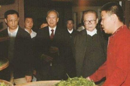 母樹大紅袍給誰喝了，為什么母樹大紅袍叫三棵六株？