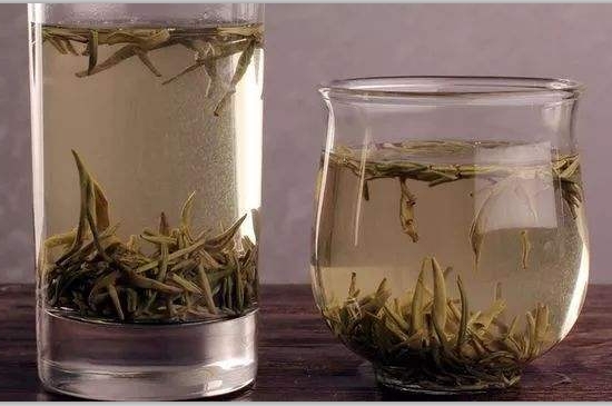 西湖龍井茶毫和發(fā)霉區(qū)別圖片，長霉的龍井茶葉會(huì)是什么樣？