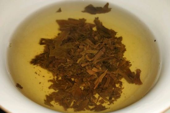 女人喝紅茶好還是喝普洱茶好，普洱茶和紅茶哪個適合女人喝