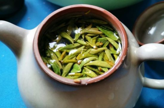 龍井茶放二年了能喝嗎，過期龍井茶的妙用！