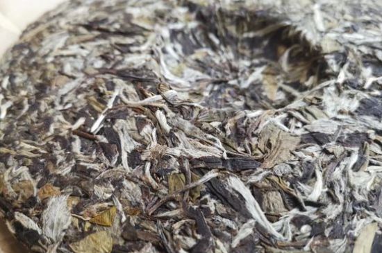 7年壽眉和2年白牡丹哪個(gè)好，老白茶壽眉與白牡丹的口感區(qū)別