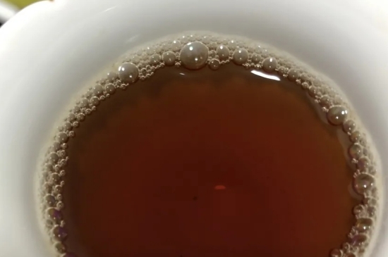 老白茶上火還是去火？夏季喝煮的老白茶會容易上火！