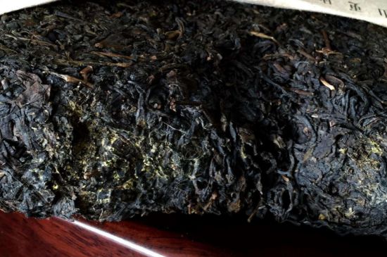 伏茶里的金花是黃曲霉素嗎，金花茯茶里的是什么菌