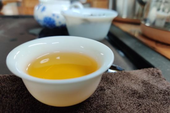 蜜蘭香好還是鴨屎香好，鳳凰單叢茶蜜蘭香和鴨屎香特點(diǎn)有哪些？
