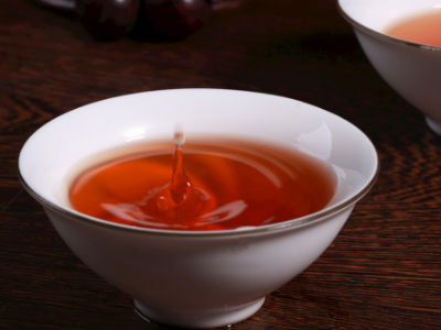 紅茶和綠茶的區(qū)別，常喝紅茶好還是綠茶好？